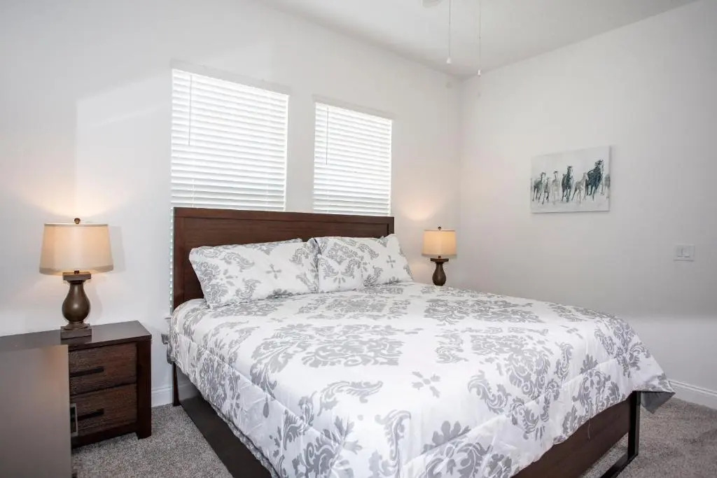 Stunning 5 Bd Home w/ Pool Close to Disney 174