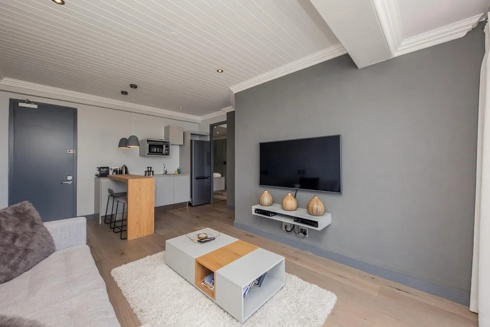 Cozy Apartment Opposite Camps Bay Beach Seasonsfind the Bay