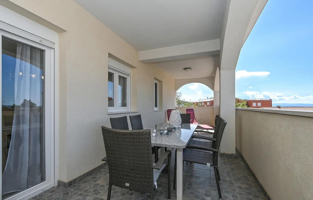 Stunning Apartment in Okrug Gornji With Wifi and 2 Bedrooms