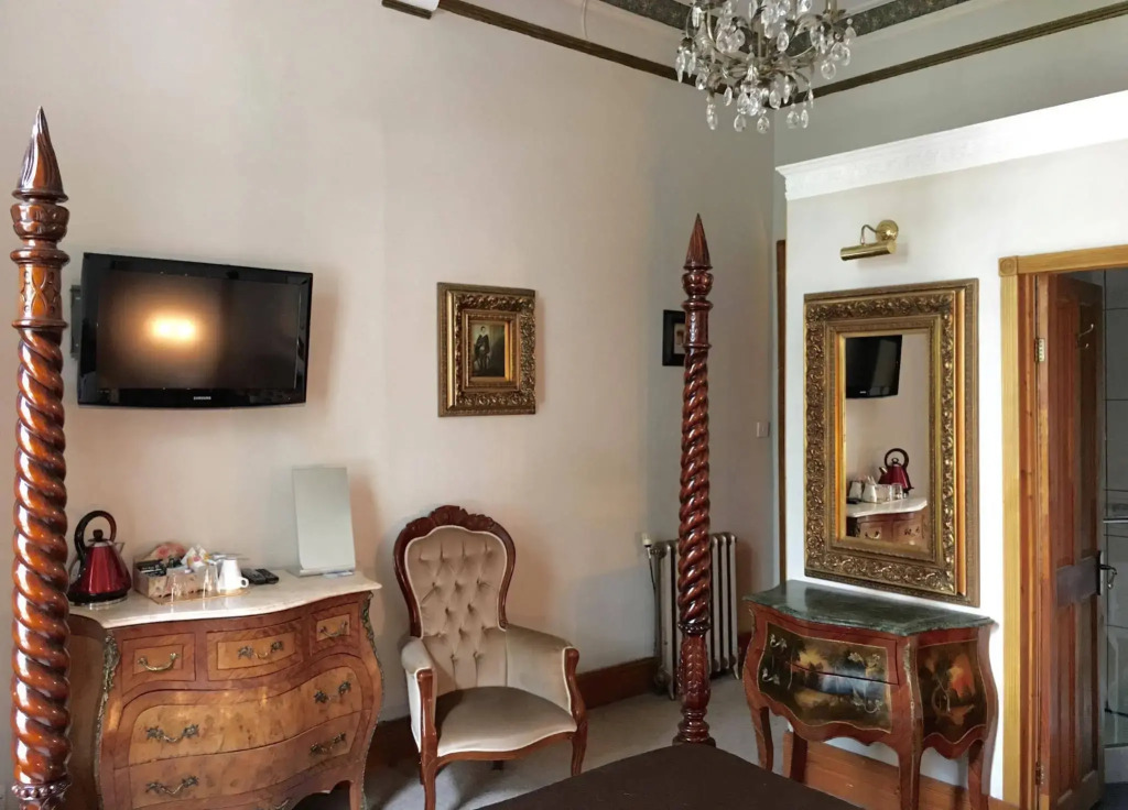 The Alamo Guest House