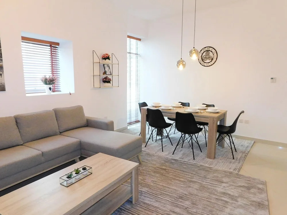 Luton Vacation Homes Continental Tower