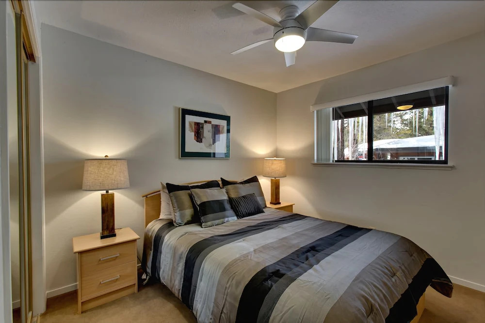 Spacious Riverfront - 3 Br Home