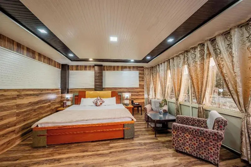 India Hotel - Hotel on Mall Road Nainital