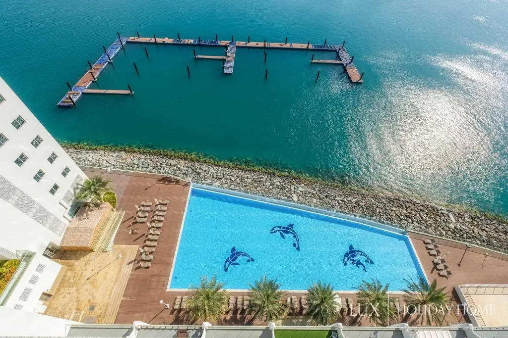 LUX - Opulent Island Suite Burj Khalifa View 1