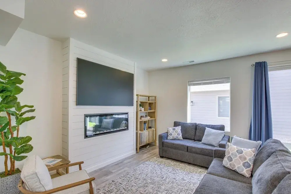 Garden City Townhome w/ Fireplace Near Bear Lake!