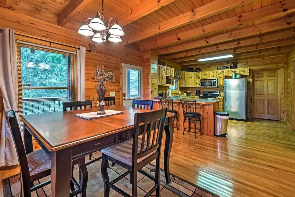 Pigeon Forge Cabin w/ Hot Tub, Grill & Pool Table!