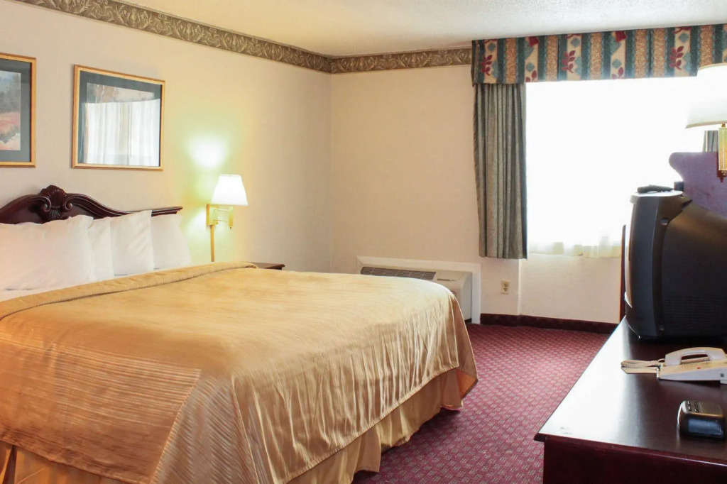 Royal Inn & Suites