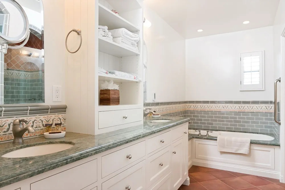 217 Santa Barbara St Duplex 2 Bedrooms 2 Bathrooms Duplex