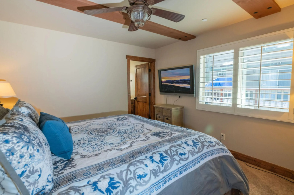 Silver Pine Lodge