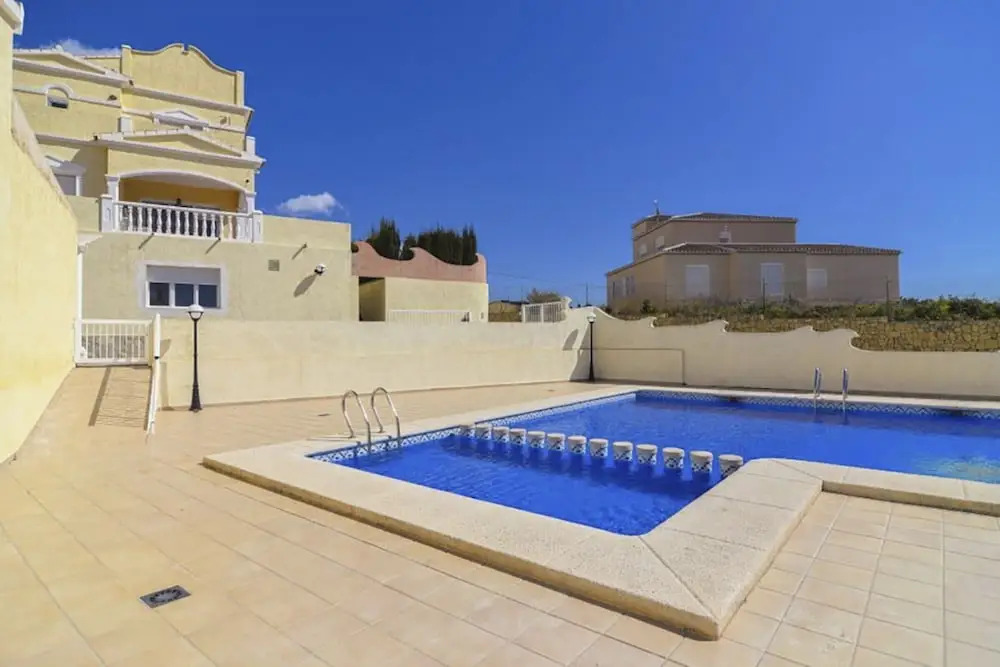 Bungalow - 4 Bedrooms with Pool and WiFi - 104998
