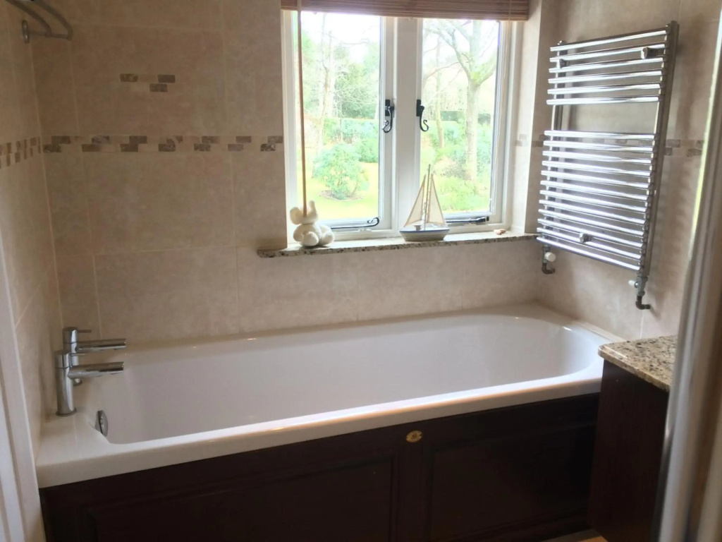 Lovely Family home with Beautiful Large gardens dog friendly