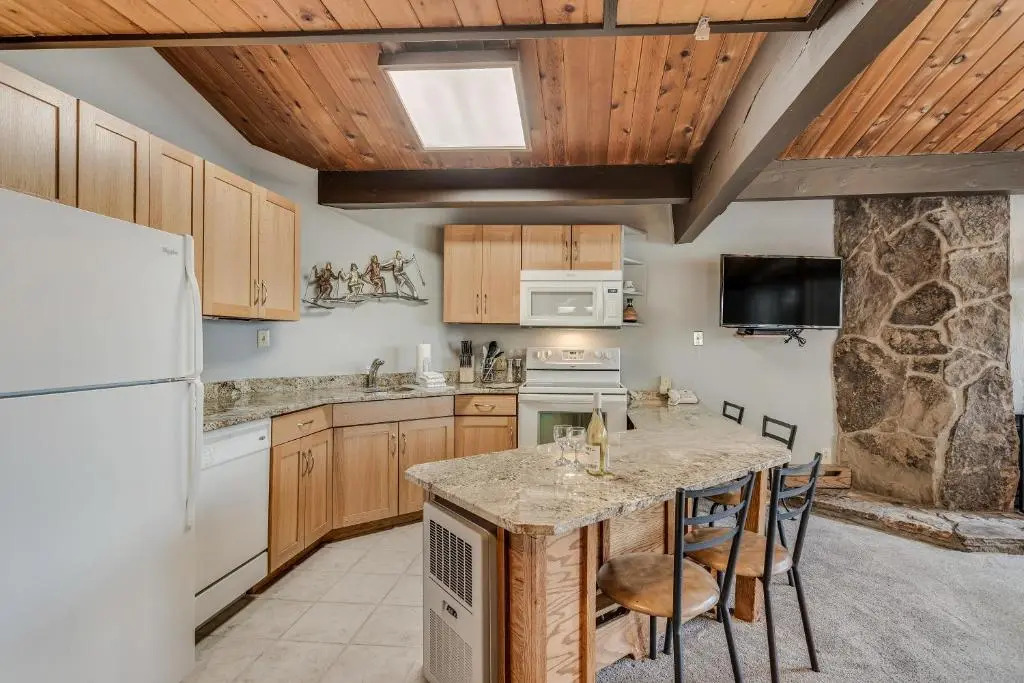 Laurelwood Condominiums Studio Deluxe Unit 115
