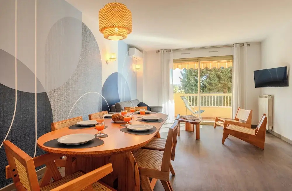 Les 15 Pins & La Mer -  Riviera Escape Apartments with Pool & Garden