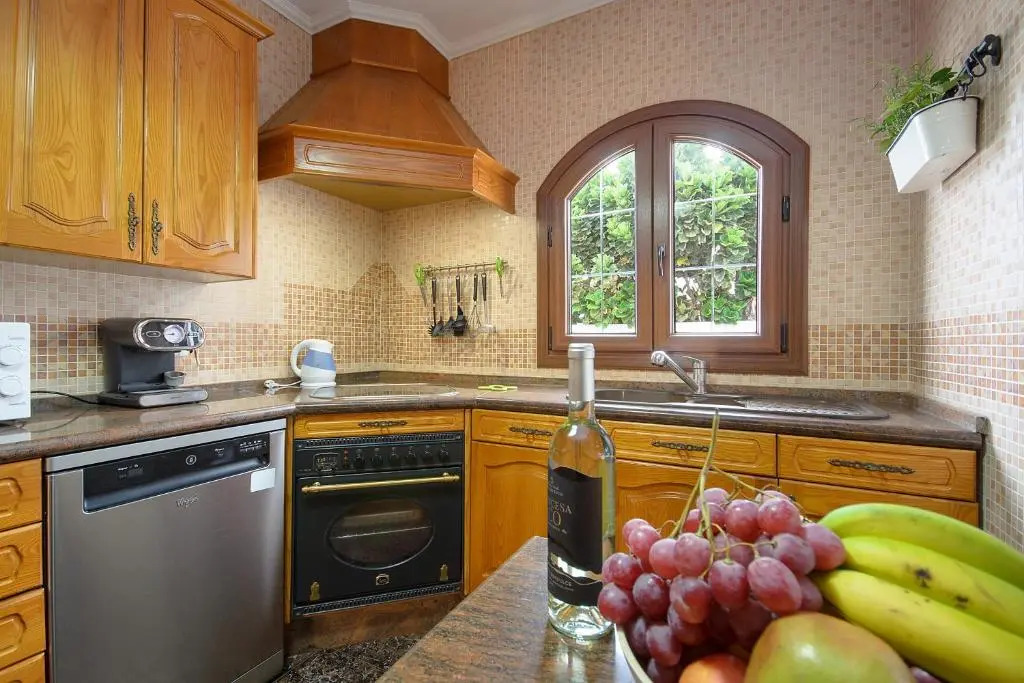 Hearth away from house. BREIA