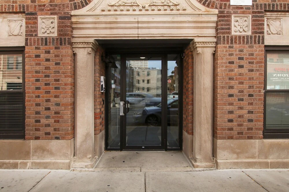 Minimalist Design Studio Apt in Uptown