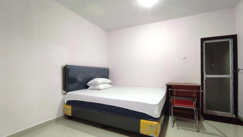 RedDoorz At Homestay Madu Makassar
