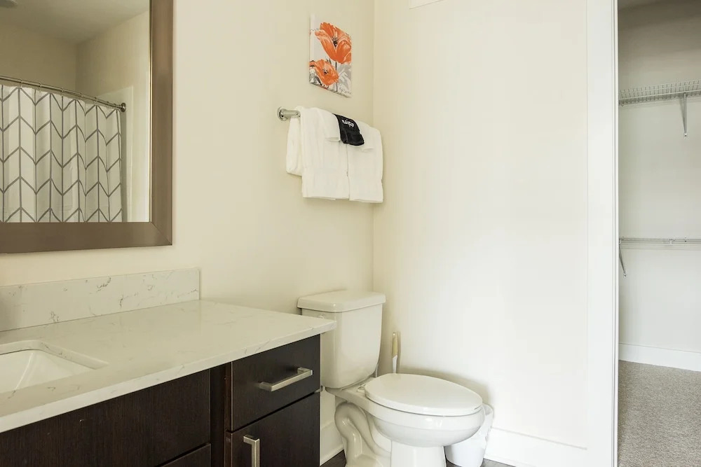 1 BR International Plaza Apt by Frontdesk