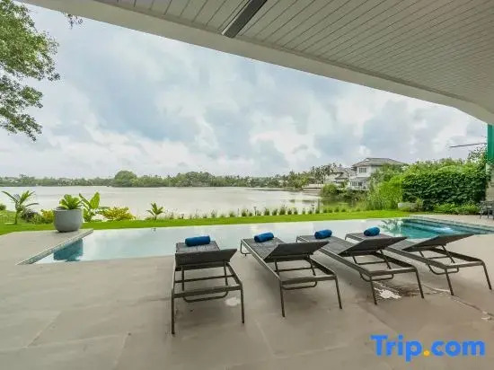 Lakeside 5-BR New Pool Villa in Gated Community