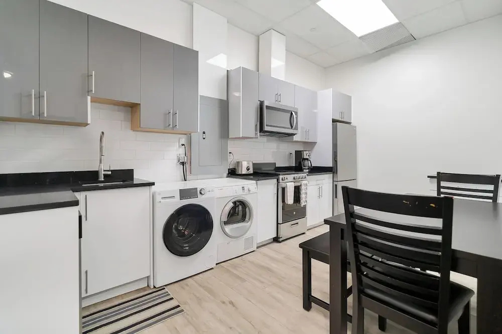 Charming 1BR Lakeside