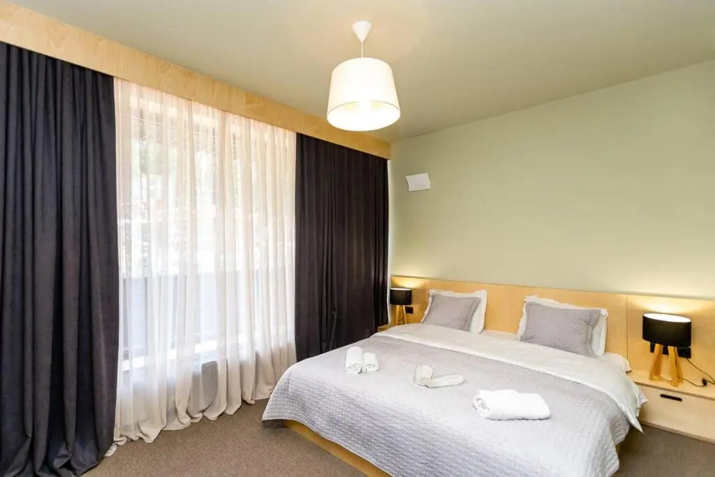 2BR apt with a furnished balcony 2 min to Kokhta