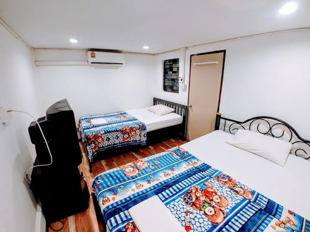 Zuzu Hostel