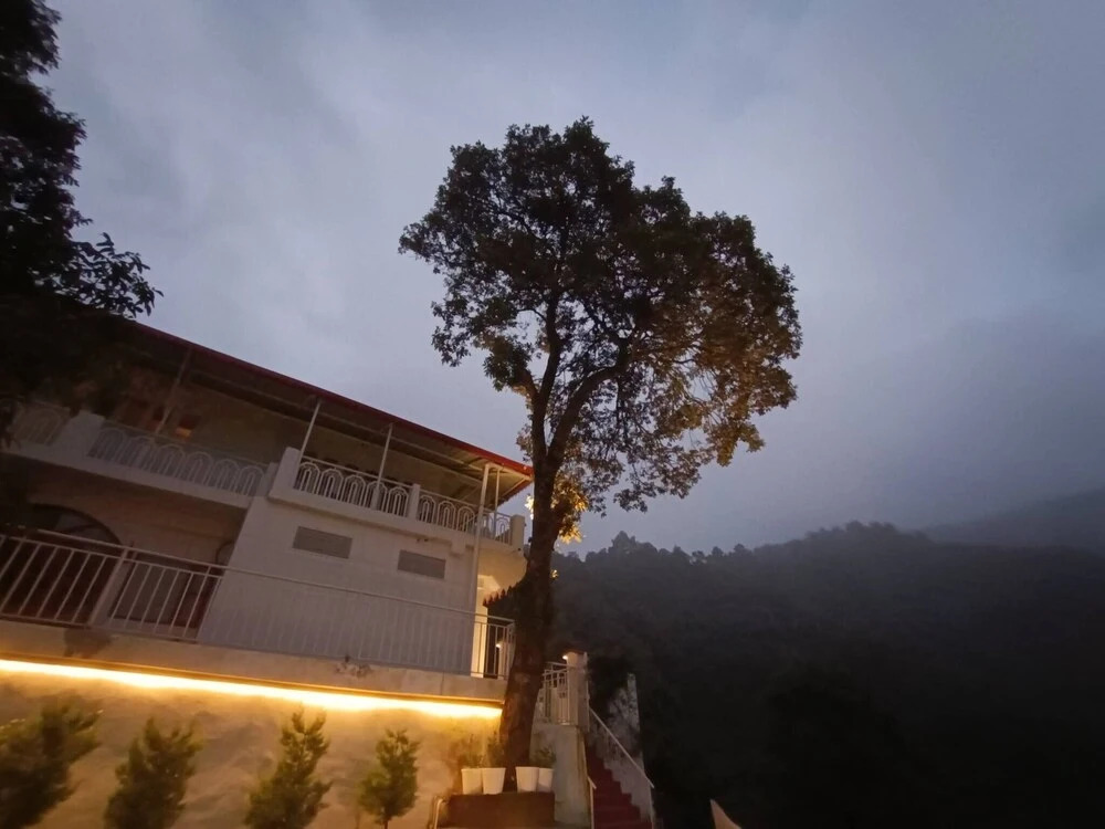 Charming 10-bedroom Forest Resort With Barbeque Bonfire