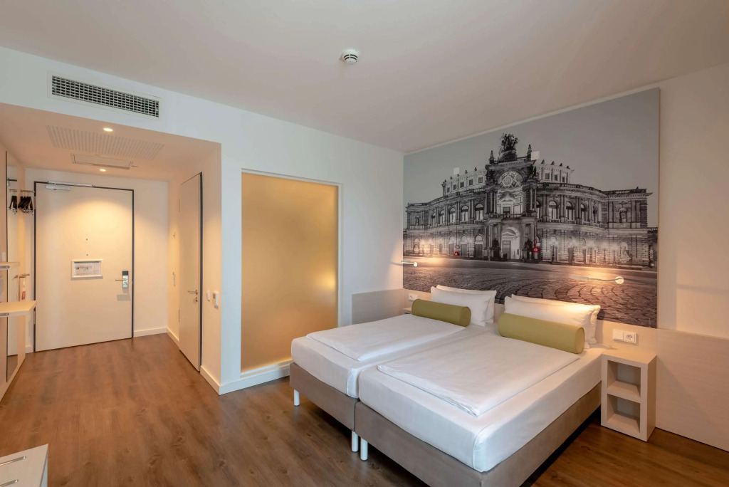 Super 8 by Wyndham Dresden