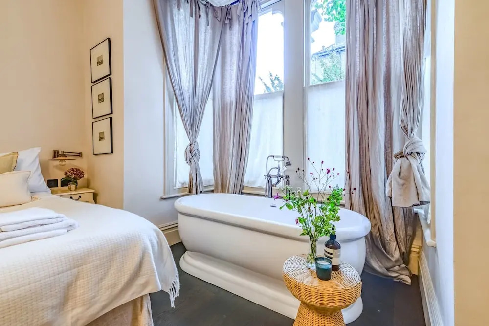 Beautiful 2 Bed Apartment In West London