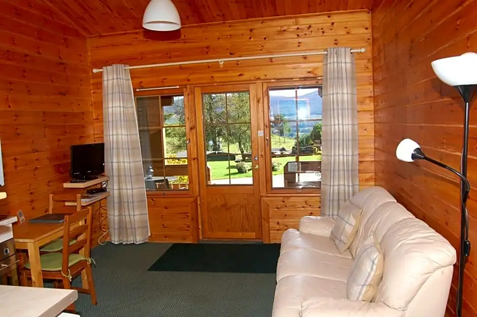 Cosy Rowan woodland lodge no1