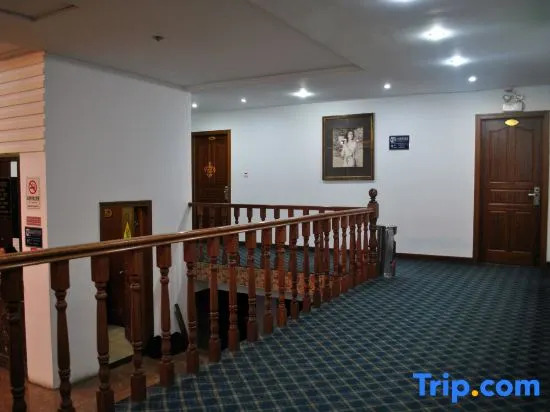 Yadu Hotel