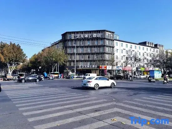 Elong R.YUN Hotel (Zhengzhou East Station Zhengdong Business Center)