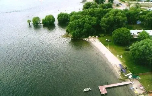 Lakeshore Paradise Bed And Breakfast