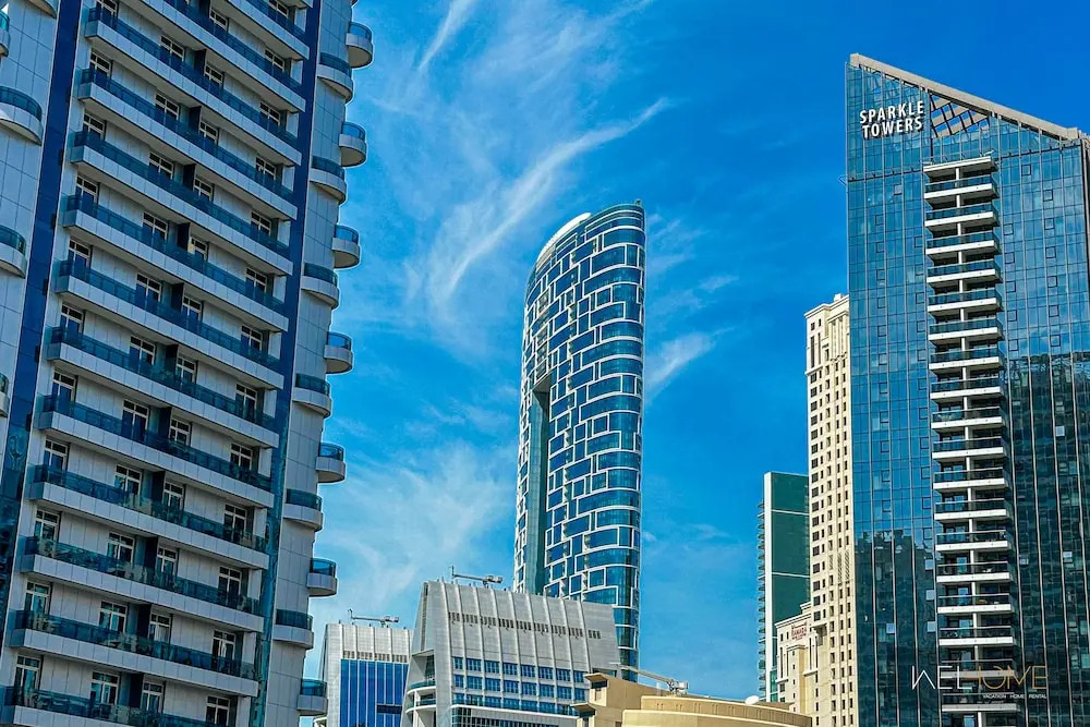 WelHome - Mesmerizing 1BR Apartment in Damac Waves A
