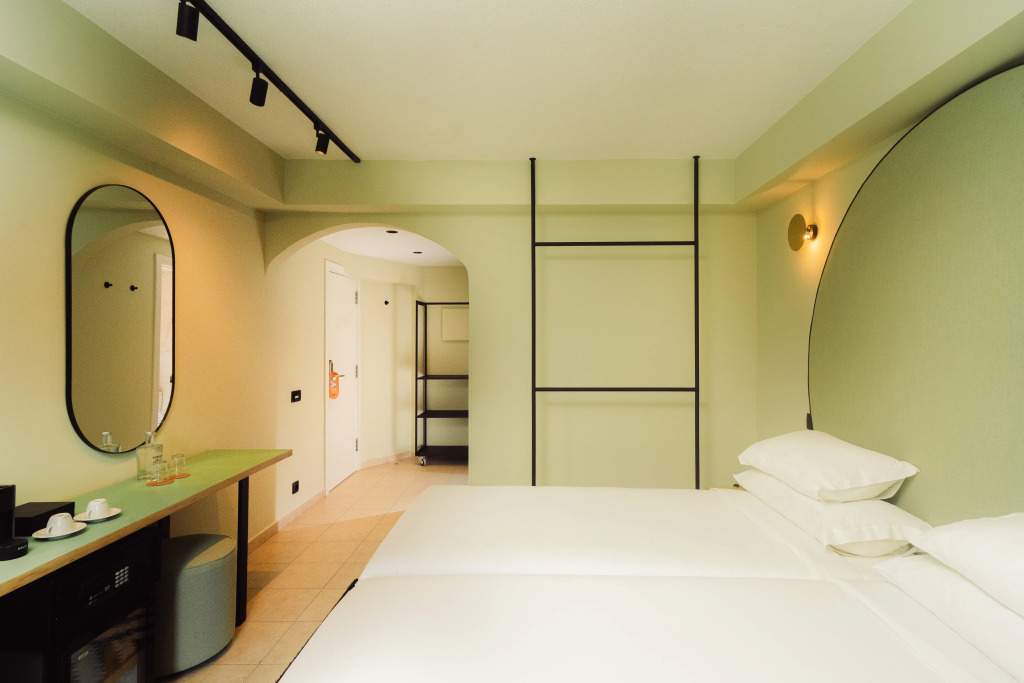 Topazio Vibe Beach Hotel & Apartments