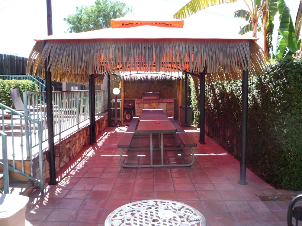 Woodland Hills Calabasas Guesthouses