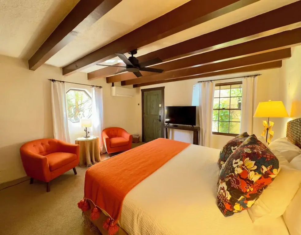 Old Taos Guesthouse B&B