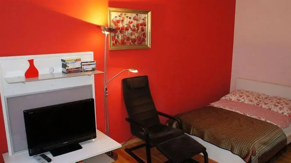 2-room Apartment Emdener Strasse