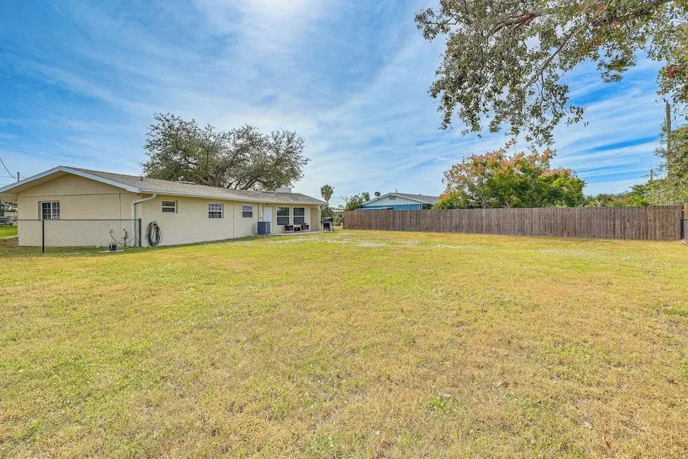 Golf, Boat & Beach-hop: Quiet Port Charlotte Home