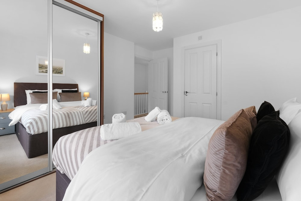 Stylish 3 Bedroom Home with Garden