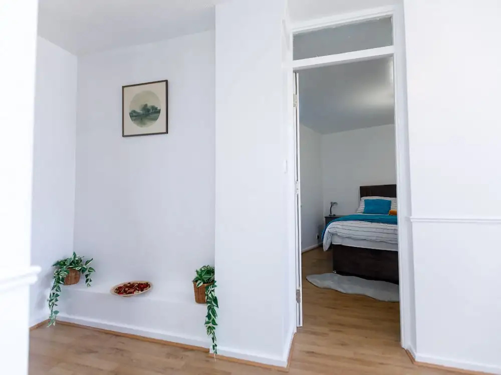 Inviting 3-bed House in London, Stay up to 6
