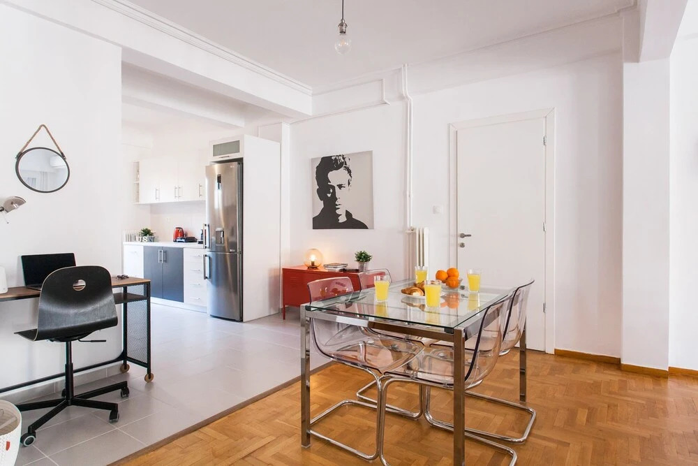 Chill like a local in Condo near historical sites!