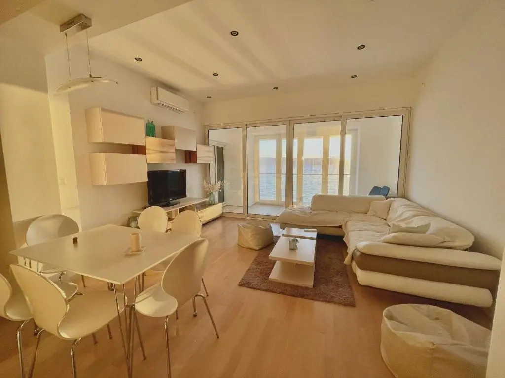 First row to the sea - Nautilus Deluxe Apartment