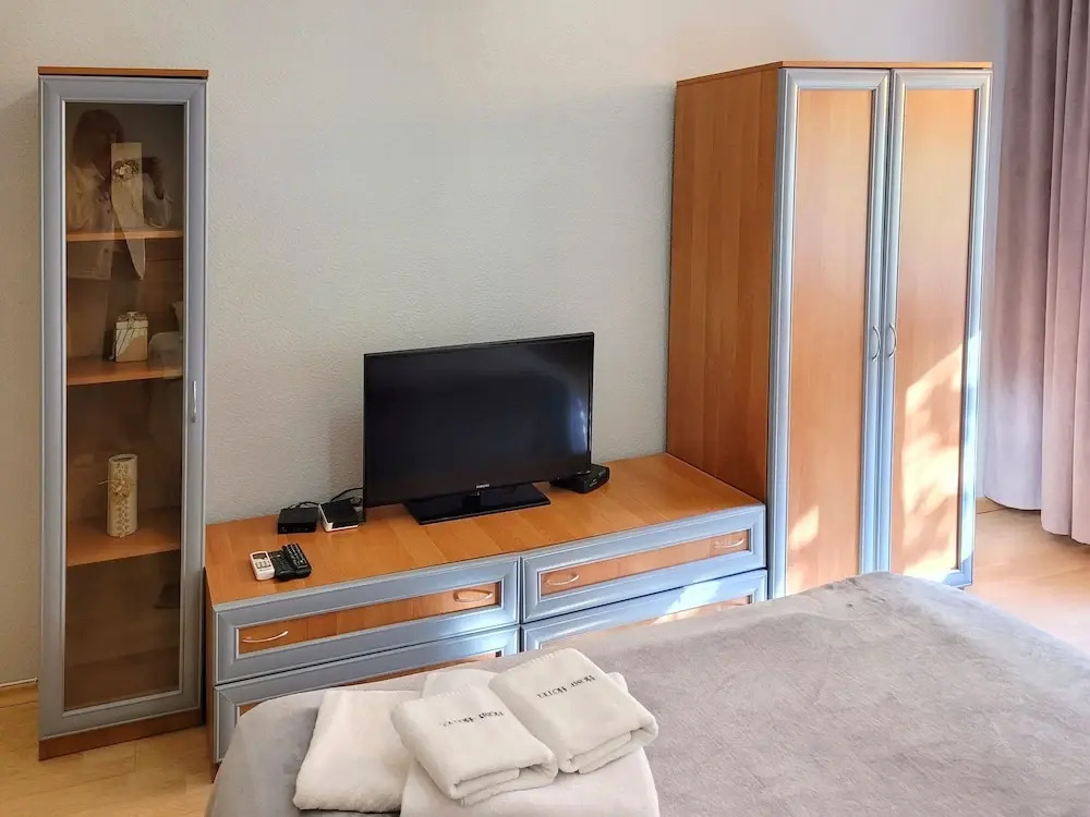 Апартаменты Home-Hotel, ул. Малая Житомирская, 10-1
