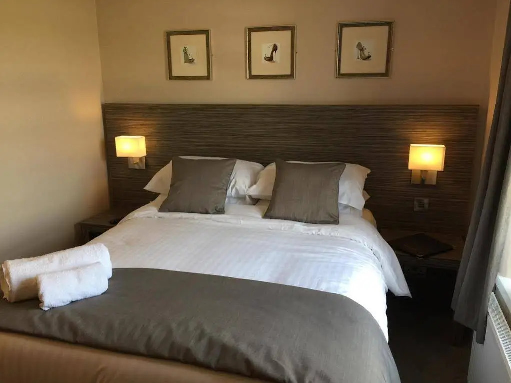 Three Horseshoes Inn
