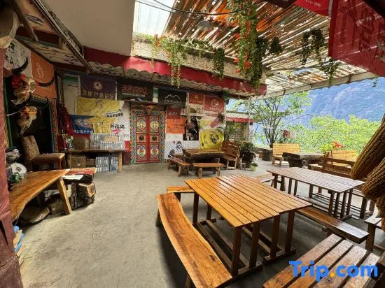 Danba Jiarong Renjia Inn