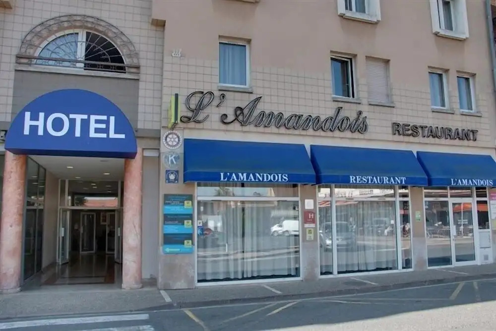 Logis Hotel Restaurant lAmandois