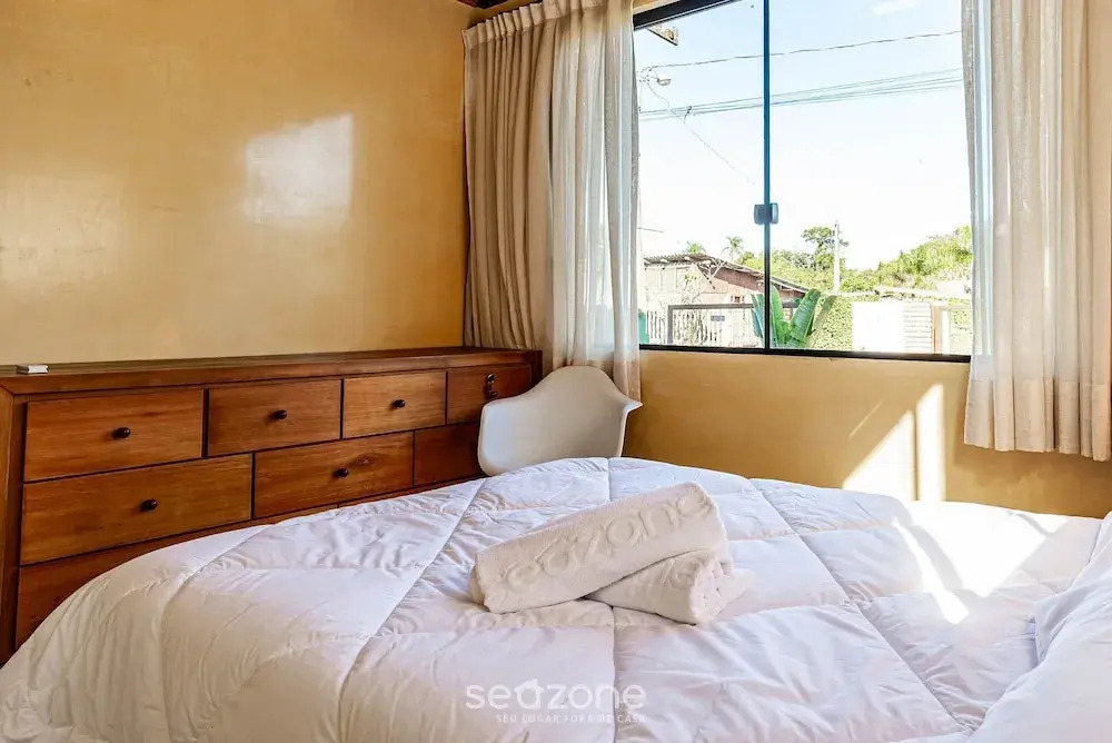 3BR Duplex w/ BBQ & Garage Near Beach Emb686