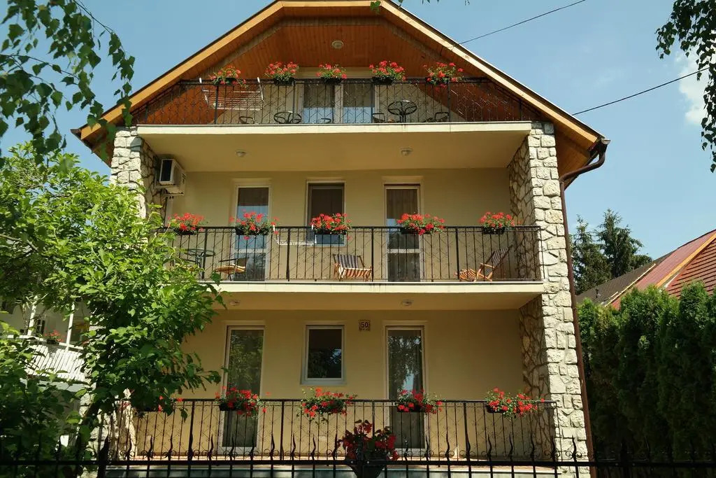 Deluxe Apartments