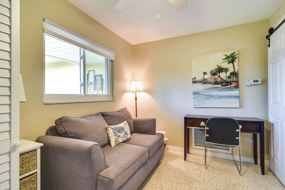 4 Mi to Dog Beach: Largo Home w/ Pool & Hot Tub!