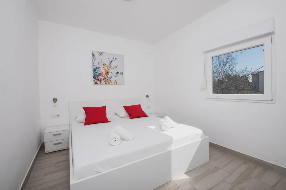 Apartments by the Sea Semy